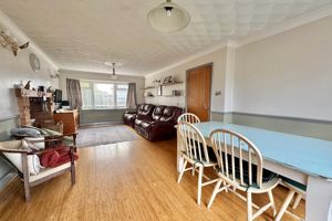 Lounge Diner- click for photo gallery